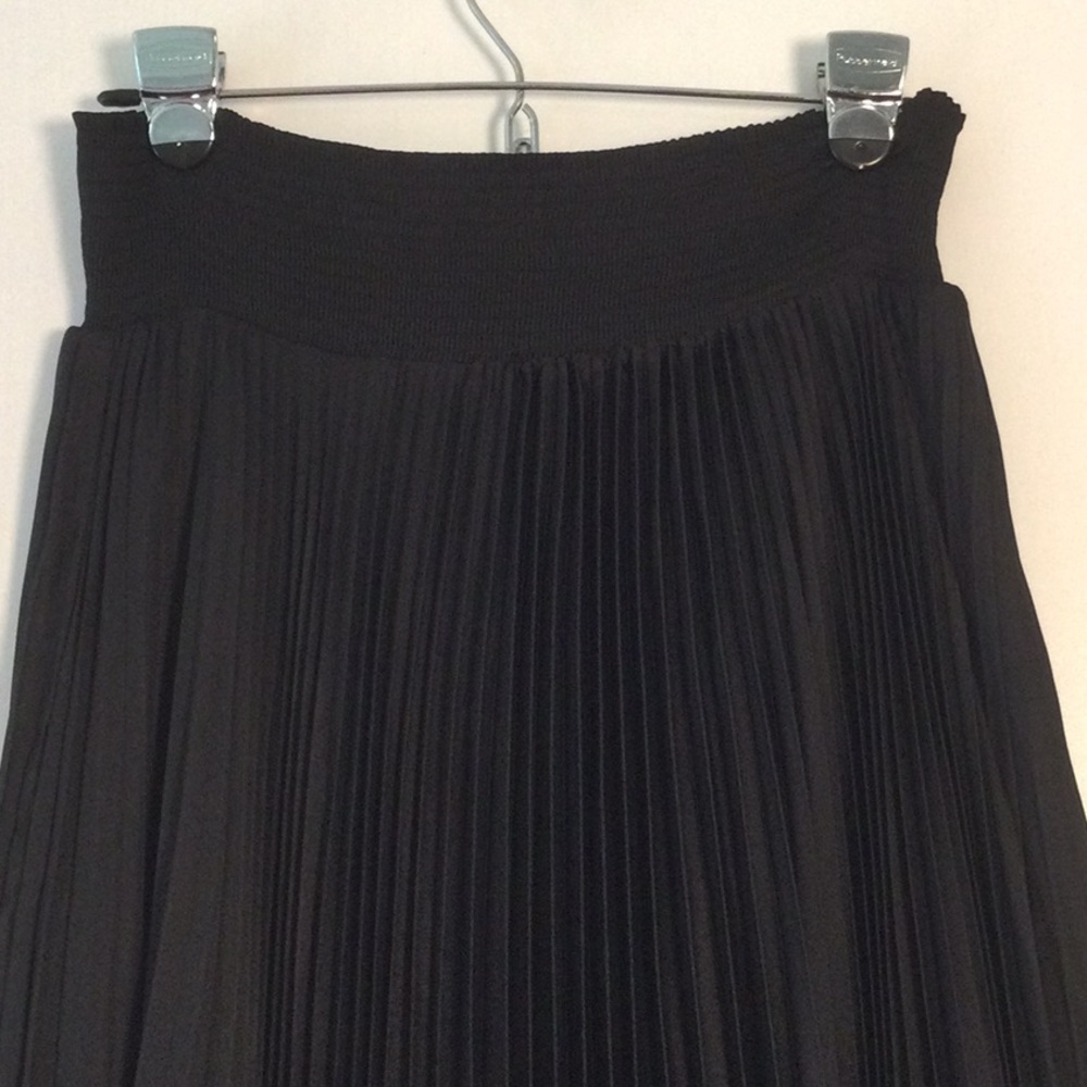 ELIE TAHARI, Black Pleated Midi Skirt - Picture 2 of 4